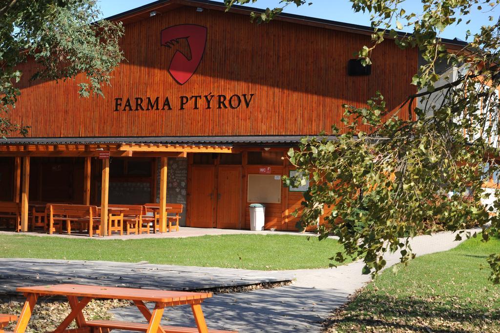 Farma Ptyrov Hotell Mnichovo Hradiště Eksteriør bilde