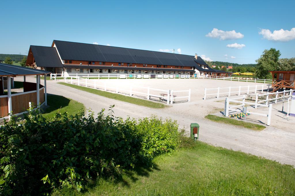 Farma Ptyrov Hotell Mnichovo Hradiště Eksteriør bilde