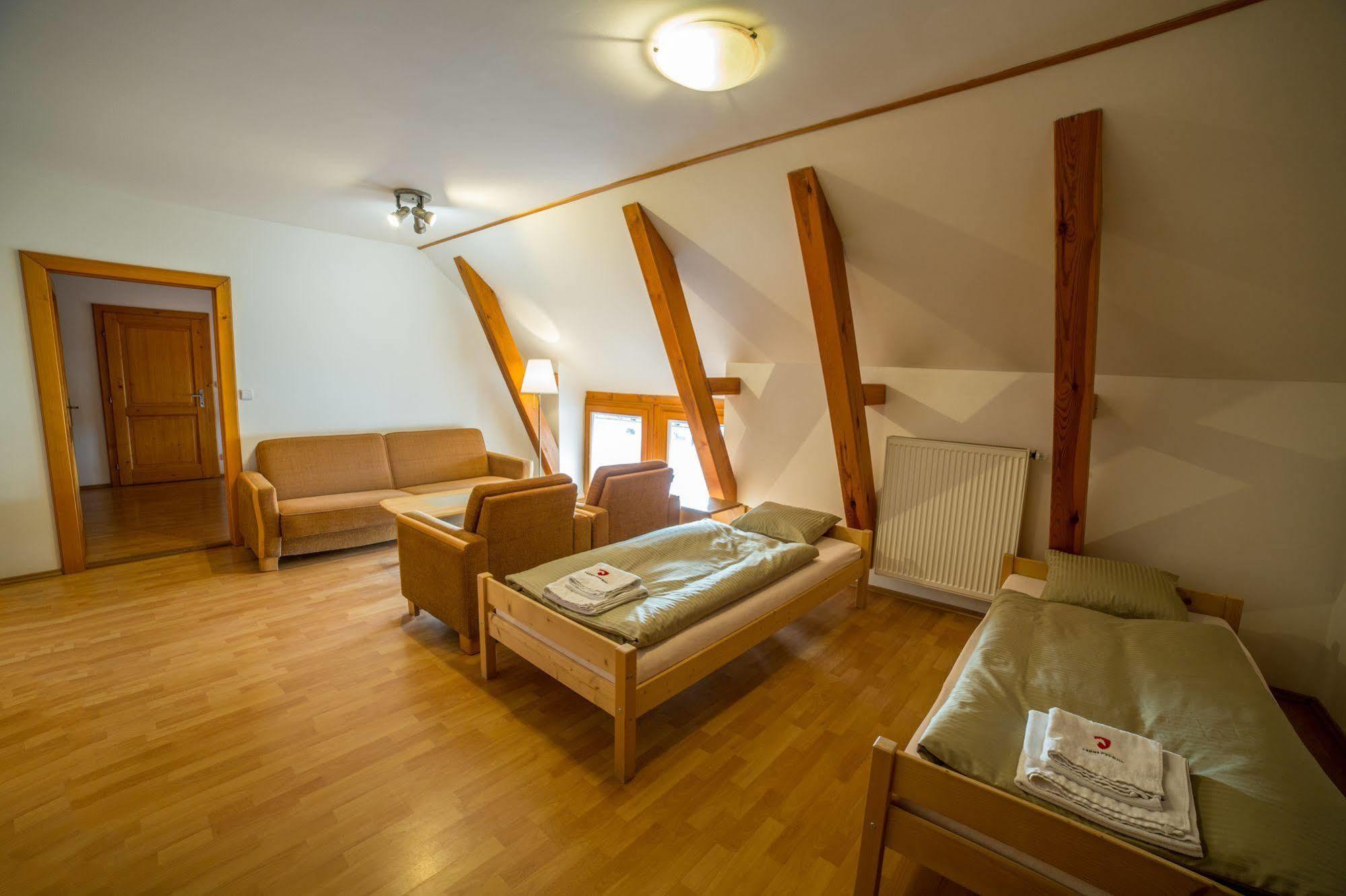 Farma Ptyrov Hotell Mnichovo Hradiště Eksteriør bilde