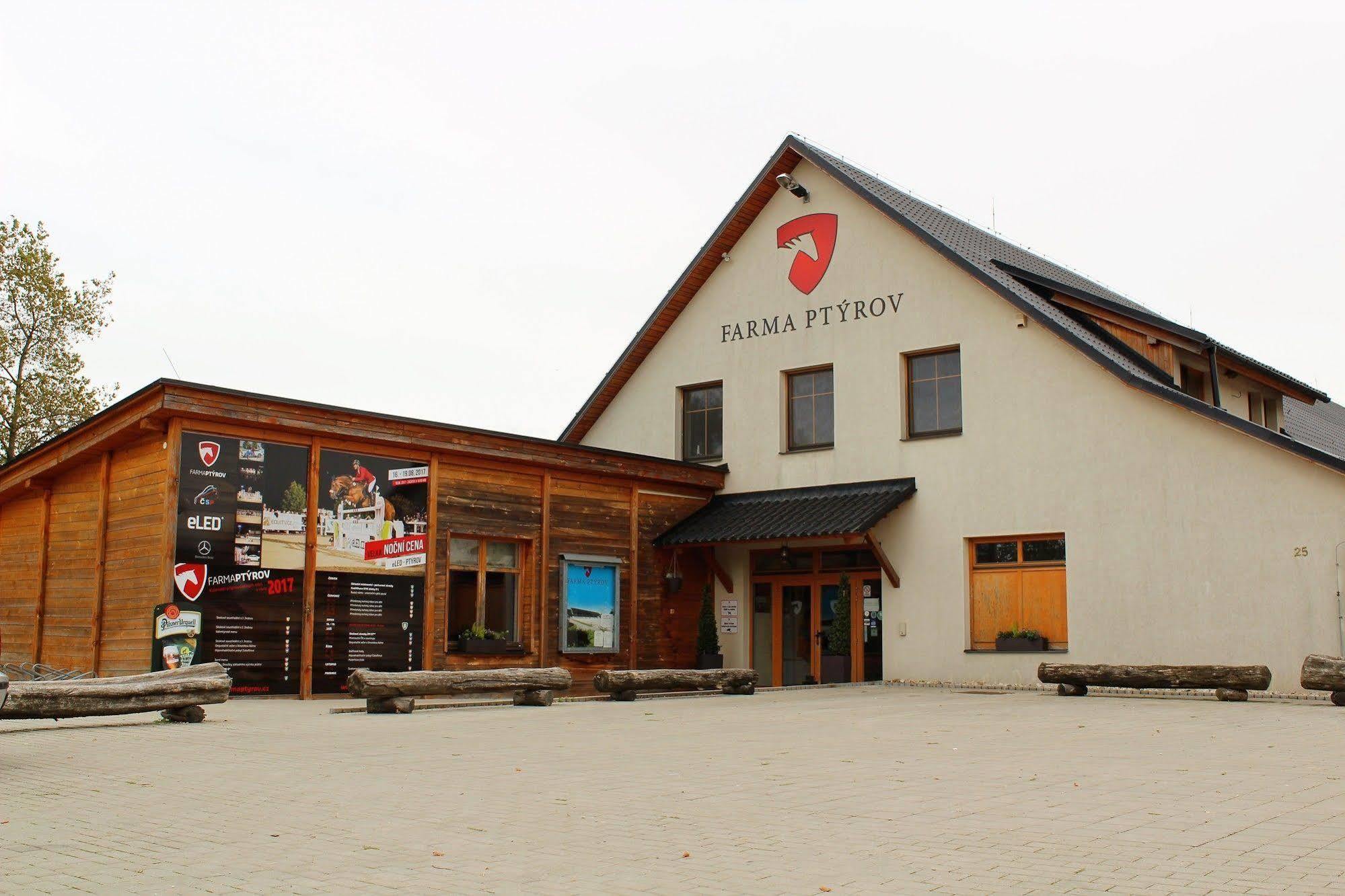 Farma Ptyrov Hotell Mnichovo Hradiště Eksteriør bilde