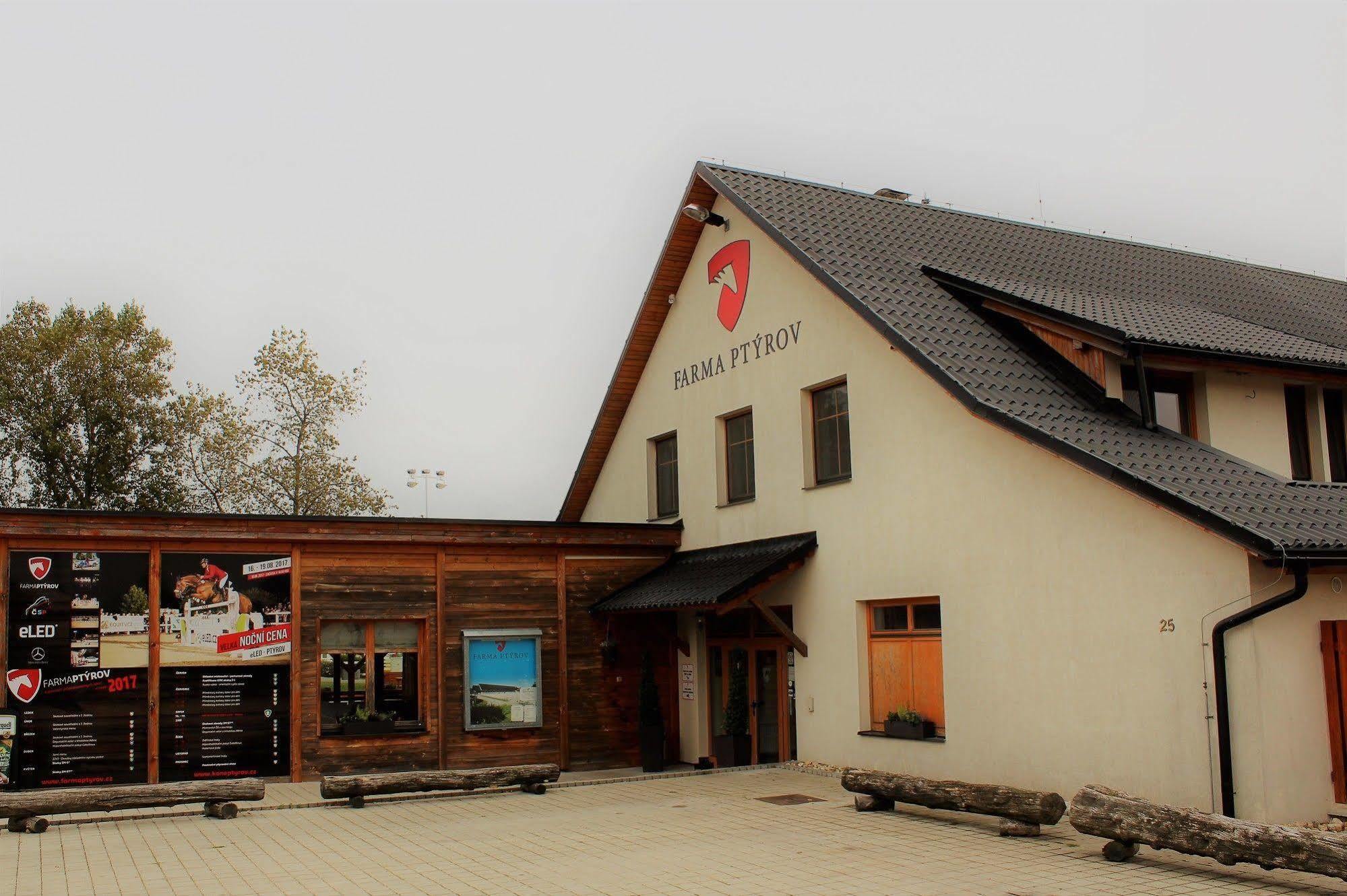 Farma Ptyrov Hotell Mnichovo Hradiště Eksteriør bilde